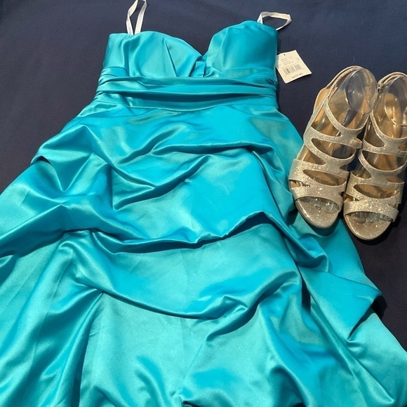 David’s Bridal Malibu Blue Ruched Short Prom Dress - Picture 8 of 11